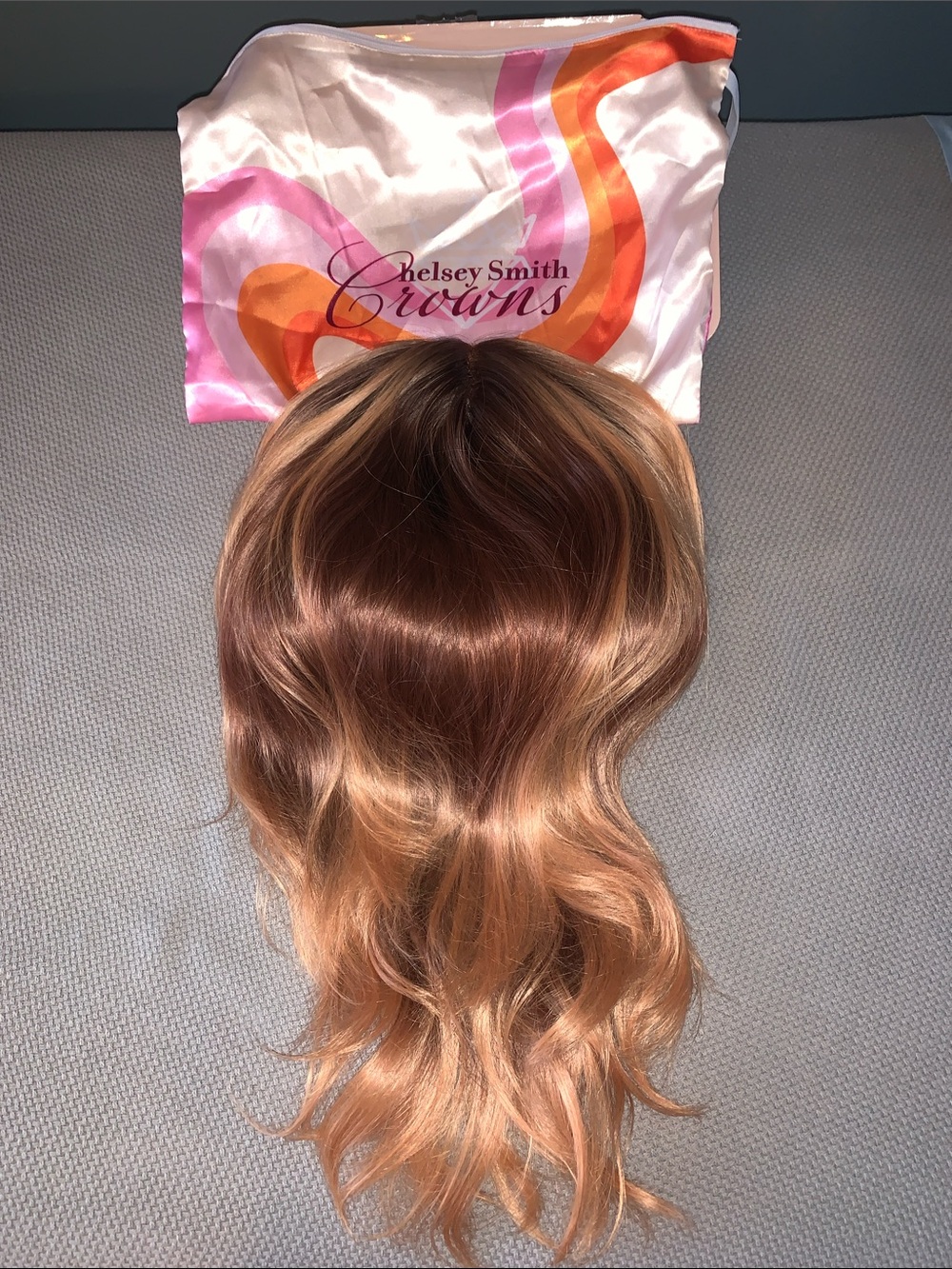 Women’s Chelsea Smith Crowns wig - Copper Blonde